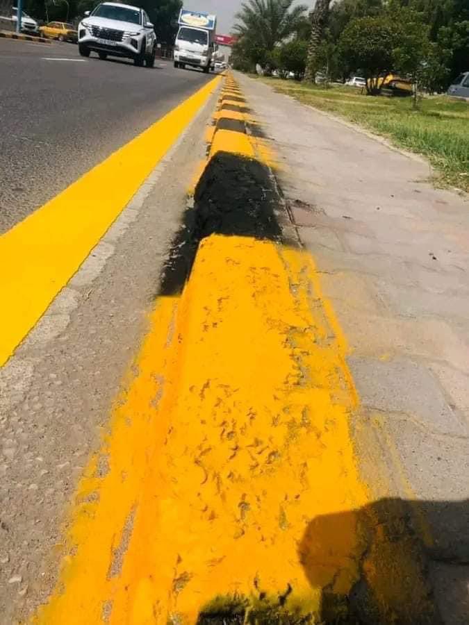 hillastreets's tweet photo. صابغين الأرصفة ببهارات صفرة 🤦🏻‍♂️😏
بلدية النجف !!! https://t.co/9eLq946ri7