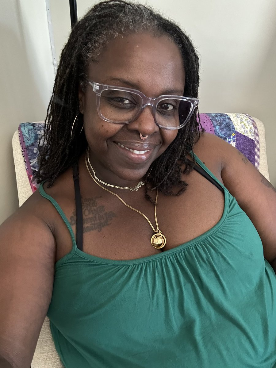 Take a moment to reflect #MemorialDay • #ThankYou for Your #ServiceandSacrifice 🇺🇸 •  🛣️ Boston, Bridgeport, Queens #FamilyTime 🇭🇹 #QuiteTime • #BBW • #NaturalBeauty 💜 Just Me  💋 #ThatPolyChic