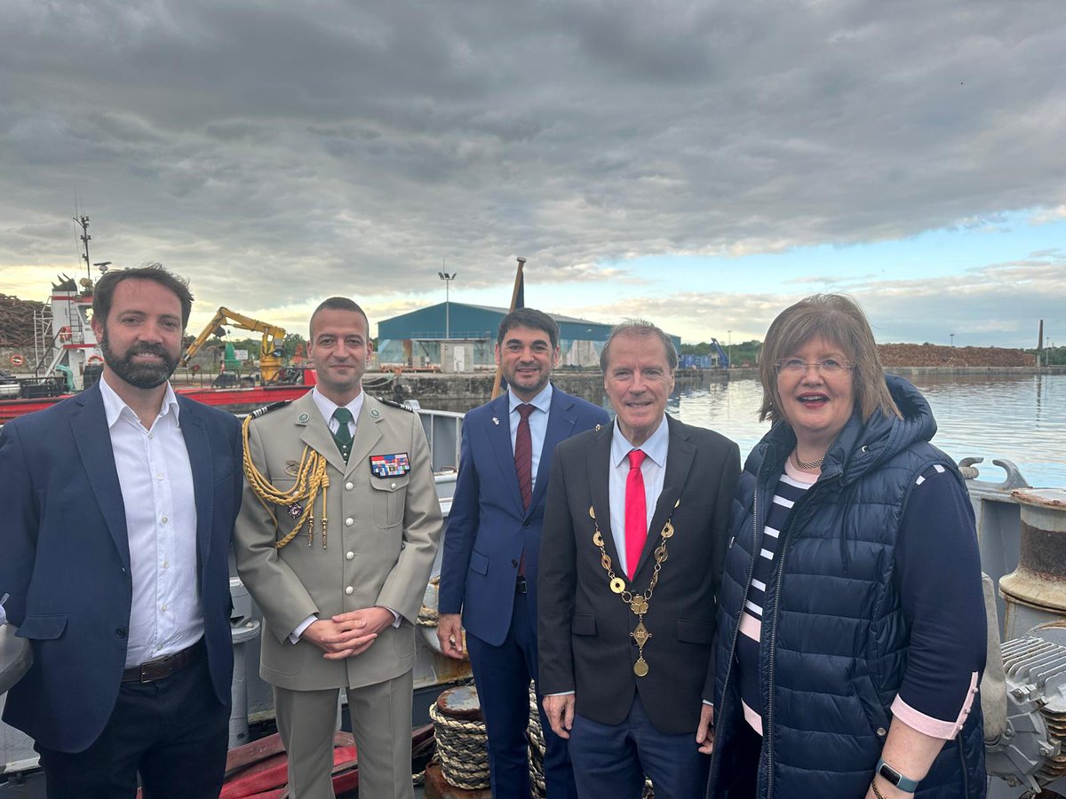 It was an honour to be invited aboard by our visitors at a reception yesterday evening with Mayor Ger Mitchell and Senator @maria16byrne, and French Consul @france_midwest