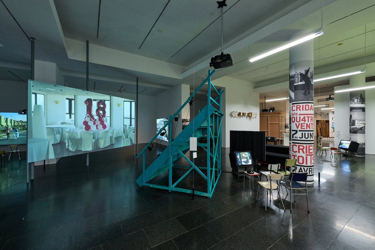 MACBA_Barcelona's tweet photo. Avui és #DissabteMACBA!
I això vol dir que pots visitar el museu gratuïtament a partir de les 16h. Vine a passar la tarda a les exposicions #VisualOrigenMACBA (últim cap de setmana!), #JordiColomer i la #ColleccióMACBA.
Reserva la teva entrada aquí 👉 https://t.co/psNp2VVi8V https://t.co/0XsEScHC51