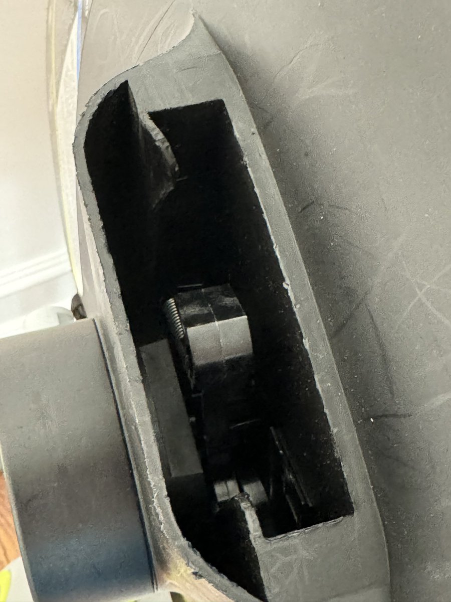 mswinamer18's tweet photo. When @Delta damages the car seat that it won’t click into the stroller anymore https://t.co/Ao17M30VkP