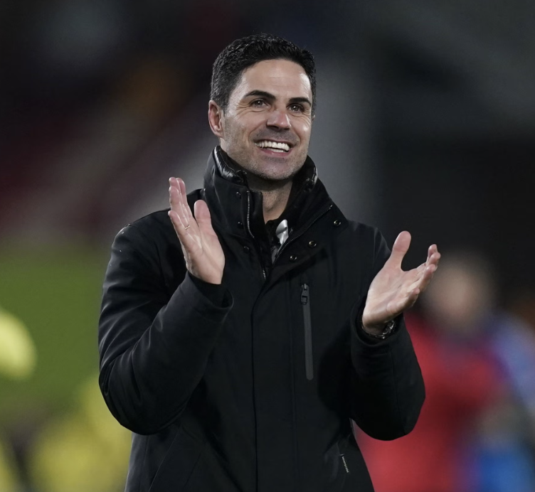 Footballtweet's tweet photo. Trophies at Manchester United:
🏆 Erik Ten Hag: 2

Trophies at Arsenal:
🏆 Mikel Arteta: 1 https://t.co/6yJXpMiFMN