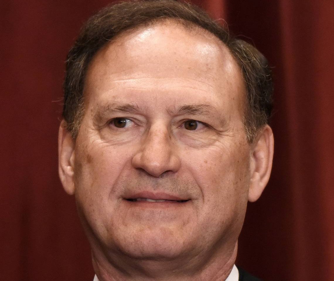 Why the Alito flag flap matters — even if he blames his wife eedition2.islandpacket.com/popovers/dynam…