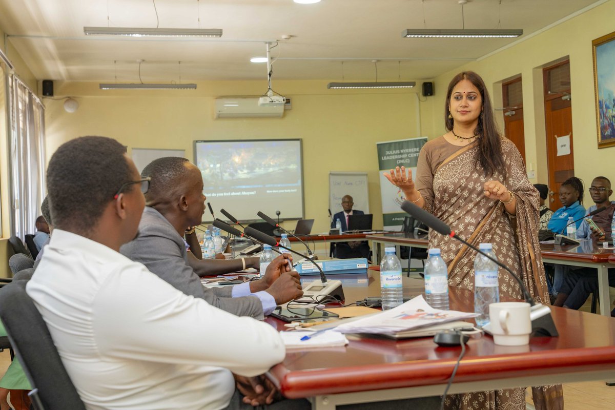 Emolot_AD's tweet photo. 3/ This initiative is a key step in including youth in trade in AU’s peace-building efforts, operationalizing the Continental Framework on Youth, Peace, &amp; Security (CFYPS). By fostering a new generation of youth leaders, we invest in a peaceful, prosperous future for Africa. https://t.co/dy87SvgwAr