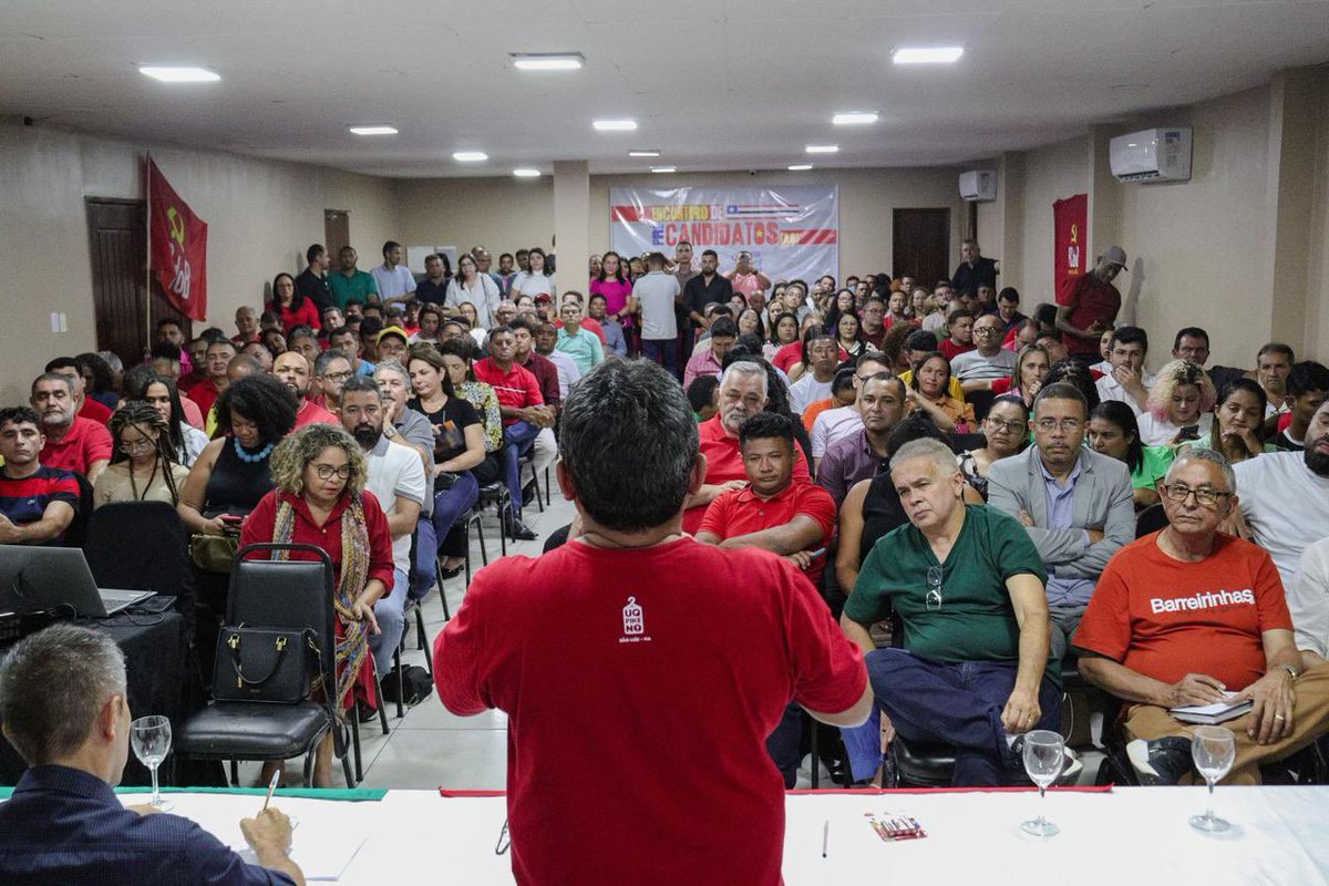 maviorocha's tweet photo. Encontro  estadual do @pcdobmaranhao , que reuniu pré-candidatos ( prefeito , vice-prefeito , vereadores ) e presidentes municipais do partido ,no ato nosso nome foi apresentado como pré-candidato a prefeito de São Rdo. do Doca Bezerra. @marciojerry @RodLago @FelipeCCamarao https://t.co/521EoNvWka