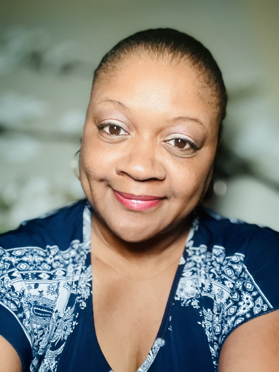 LaShaundreaB's tweet photo. I am intentionally enjoying this last month of #Year50. Blocking any and everything that tries to stop it!โฅ๏ธ
#LettingMyHairDown
#Year51Loading https://t.co/fzppR5MZPW
