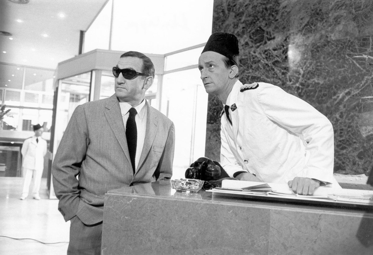 Le look, la présence, l'humour de Lino Ventura et de l'inoubliable Philippe Castelli, ici réunis dans une scène des Barbouzes (Georges Lautner, 1964). Magnifique!