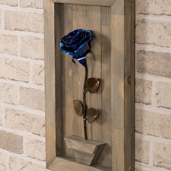 🌹💙 Make your gift unforgettable with our Personalized Framed Blue Metal Rose! A timeless symbol of love and beauty, customized just for you. 🎁✨ #PersonalizedGift #MetalRose #UniqueGift