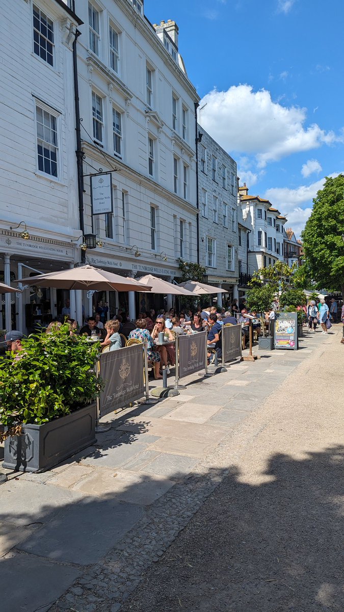 Sunny Saturday stroll learning my way around my new home