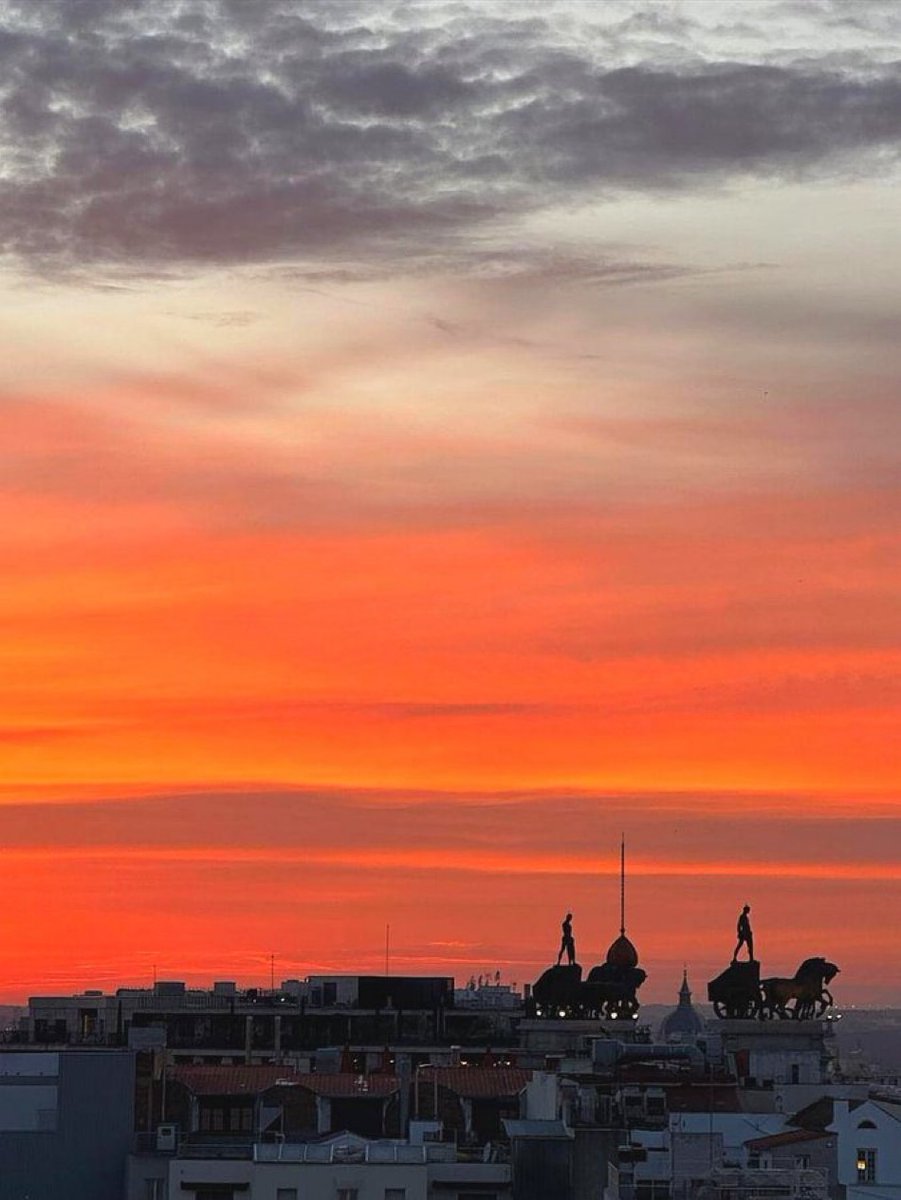 Sur les toits de Madrid, au plus proche du coucher de soleil.