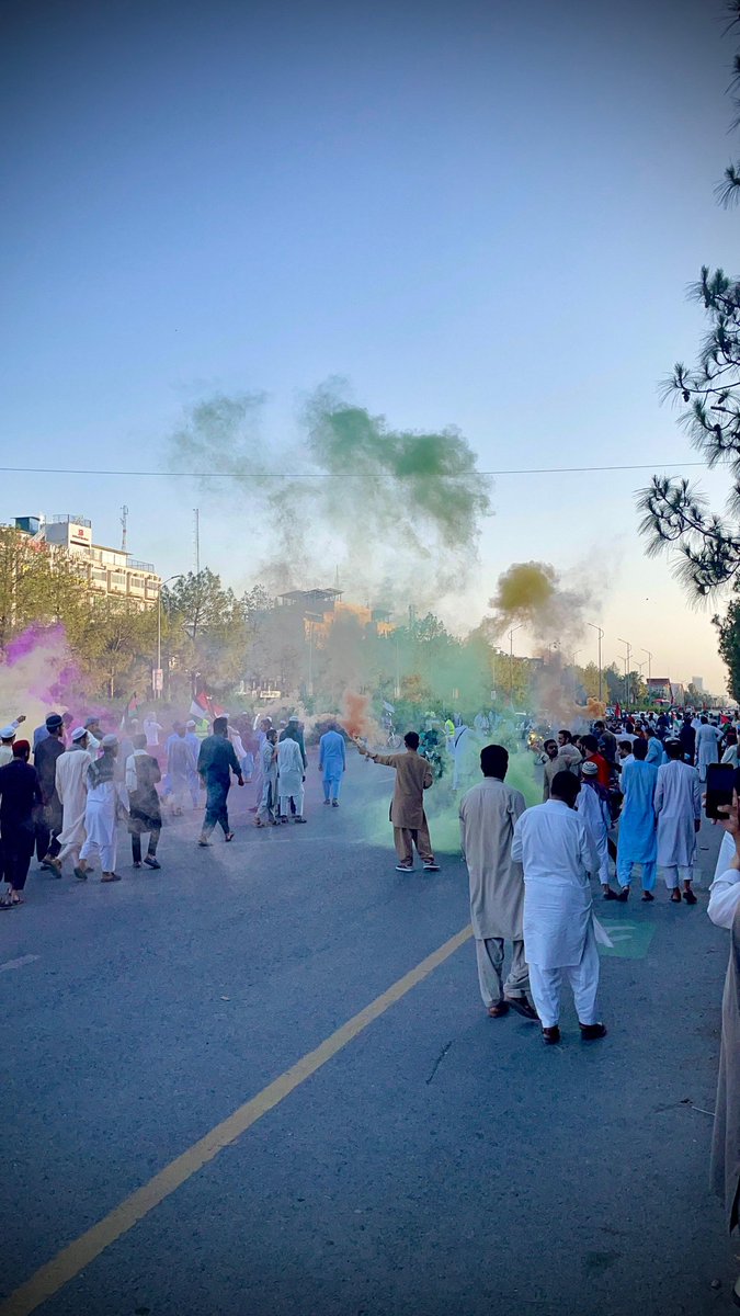 SaimaAtta4's tweet image. #ReachDChowkNow