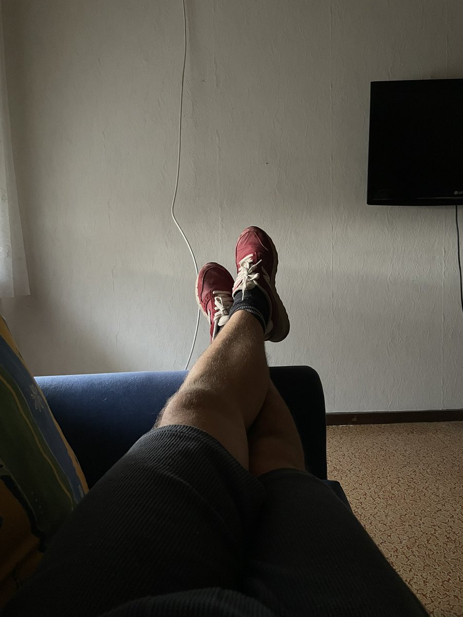 Ich komm von der Baustelle nicht weg weil es mega regnet. Das sitze ich jetzt gekonnt aus.