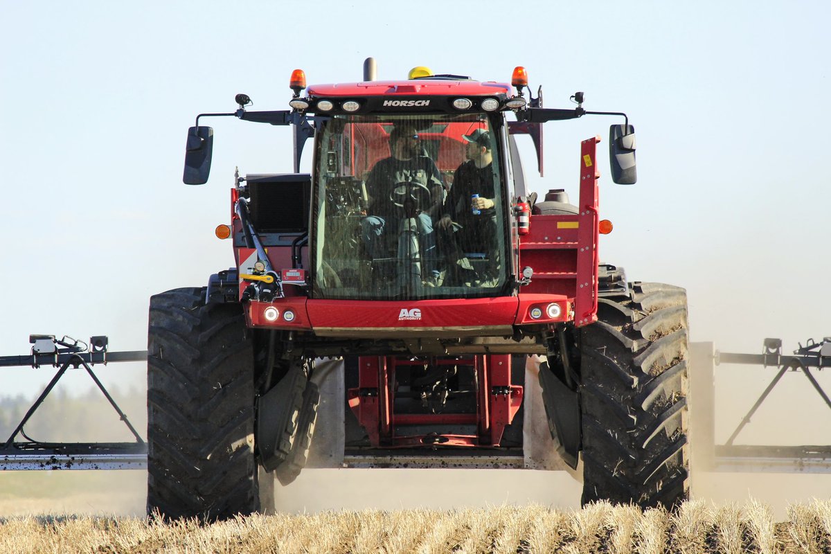 PRE-CI-SION !  Wow, what a sprayer!  Horsch Leeb is really showing how efficient it is. 

#westcdnag #saskag #plant24 #Horsch