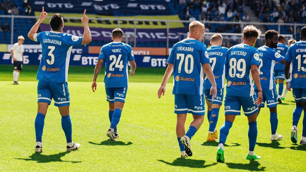 Luis Chávez no salió campeón en Rusia 🇷🇺. El Dinamo de Moscú tenía que ganar en la última jornada, pero perdió 1-0 ante el Krasnodar y el Zenit se coronó con su triunfo vs Rostov. El mexicano 🇲🇽 firmó un gran 1er año en Europa, como el centrocampista con mayor impacto en la liga