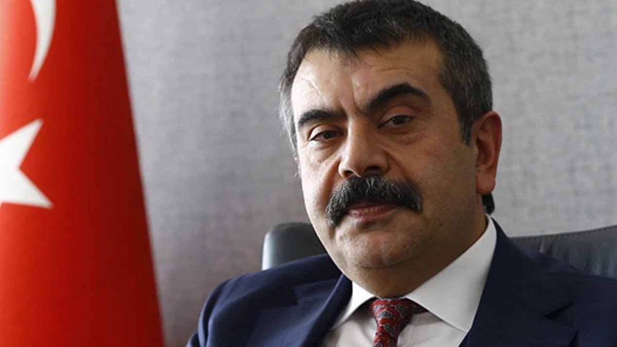 Yusuf TEKİN'in tek derdi Tek tip , sindirilmiş , herşeyi kabul etmek zorunda kalan itaatkar öğretmen yetiştirmek!
#YusufTekinGitmelidir