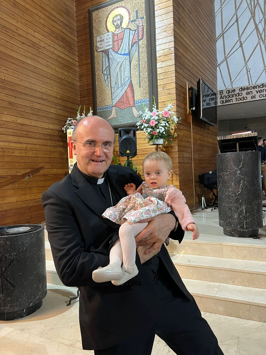ObispoMunilla's tweet photo. Esta preciosidad se llama "Teresa del Niño Jesús y de la Santa Faz'...
¡¡Y os aseguro que hace honor a su nombre!! https://t.co/kWvioaEnzL