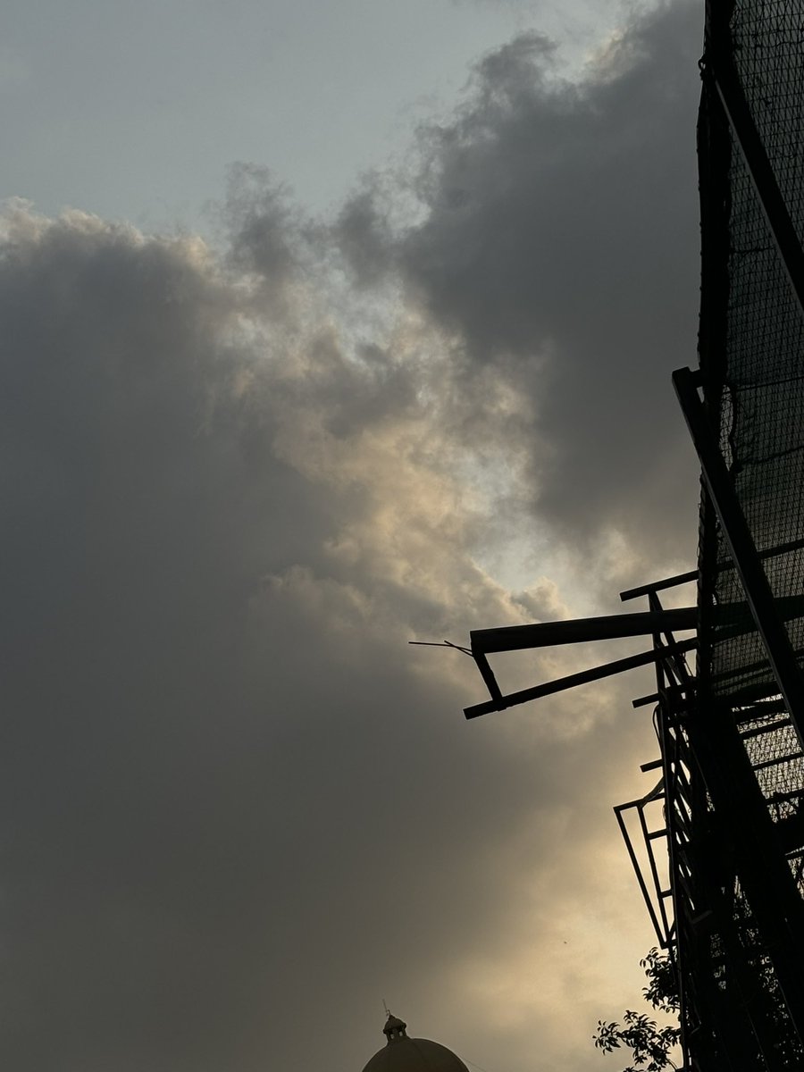iamaltamash04's tweet photo. @rushikesh_agre_ beautiful clouds around Mumbai this evening ❤️ https://t.co/DeKh4AenpY