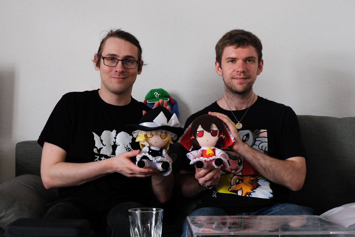 SlowRunsLive's tweet image. Auch wir haben Fumos!
Jetzt ungefähr in der Mitte meiner SRL Reise bin ich bei @FrogVoice_, welcher auf YouTube für Ordnung sorgt und wunderbare Trailer produziert. Bei #SGDS2024 wird er auch teilweise als Kameramann fungieren.