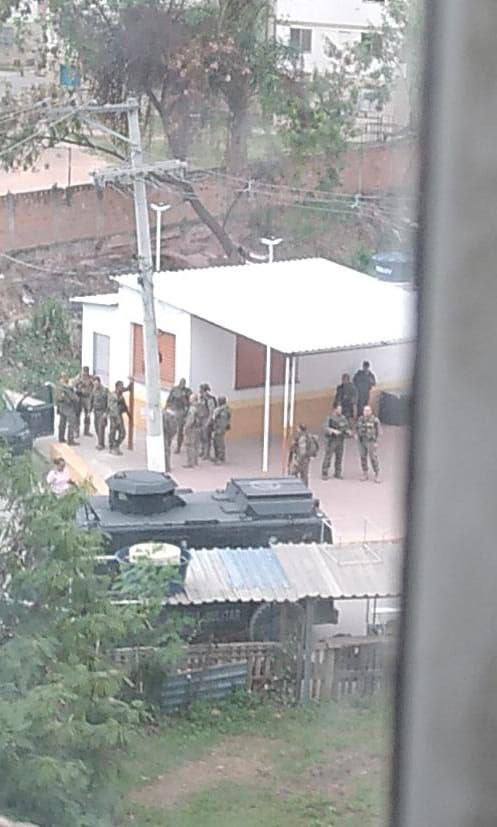 01_Tricolor's tweet image. #ATENÇÃO
#BAIXADA
#BELFORD_ROXO
Grande Op do CoEsp e 3ºCPA com o @bpchoque_rj e #Canil no Sta Teresa, Bom Pastor, São José e Pq Suécia.
Tá todo mundo na rua.
EVITEM A REGIÃO!
@transitorj @Informacoes_RJ @InformeRJO @blitzRJoficial @baixadanoar @not_belfordroxo @jornaldestaqueb