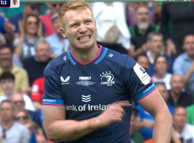 Perrugby's tweet photo. Frawley lo empató con un penal y tuvo para ganarlo con un drop. Antoine Dupont metió otra pesca descomunal.
¡La final de Europa se define en tiempo extra! #LEIvTLS https://t.co/PQiKaC56g6