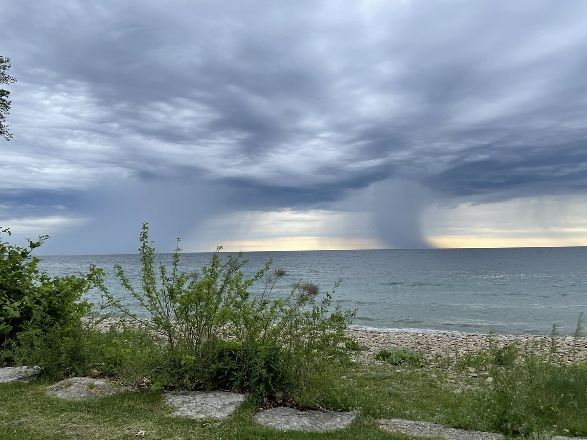 Eye catching squalls on #lakeontario this morning.