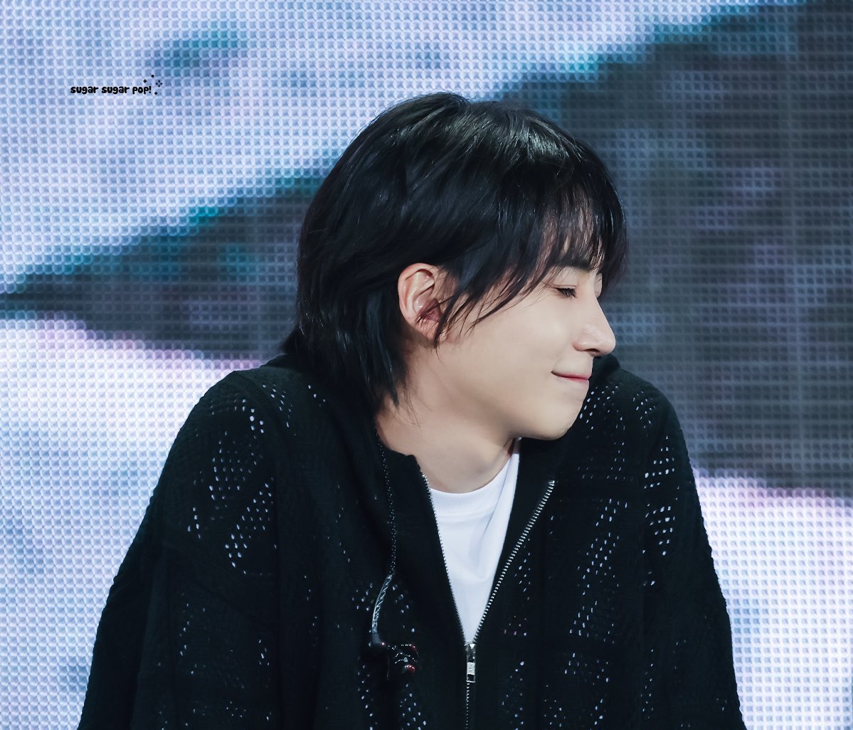 wonubliss's tweet photo. svt talking about jeonghan and hoshi’s wink moment 😆🥰 https://t.co/hnQ7hhwWk3