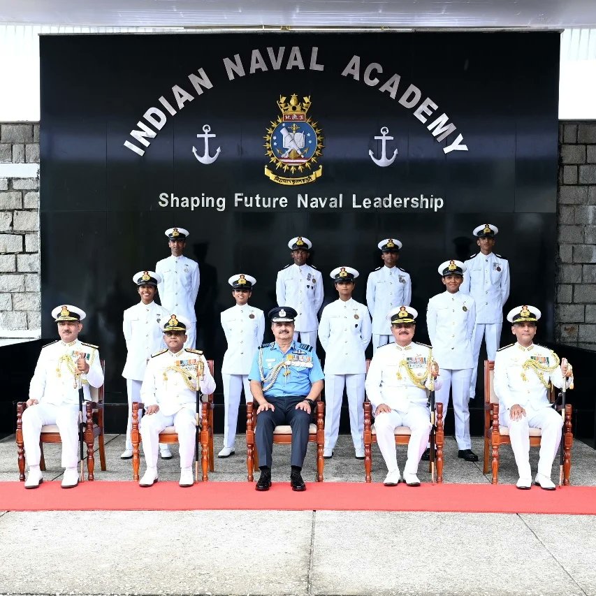 DefenceDirect's tweet image. Meet the award winners of Indian Naval Academy Spring Term 2024 POP. ❤️🇮🇳

#indiannavalacademy #awardwinner
