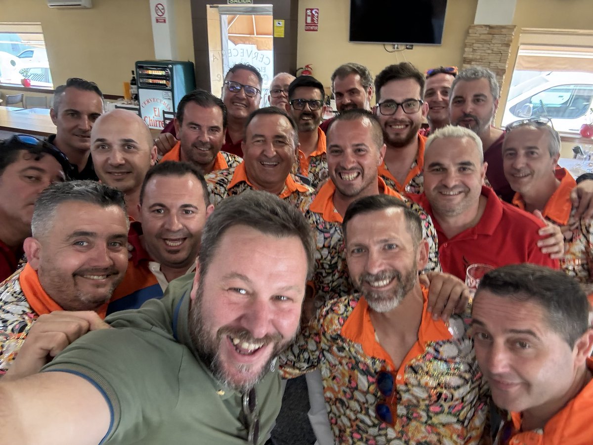 Días inolvidables en las Fiestas de la Bruja de #Alcantarilla con mi Peña Akelarre cantando Amigos para siempre y disfrutando de su buen rollo! Hoy quemamos pesambres! <a href="/FiestasBruja/">Fiestas Bruja</a> 🧌