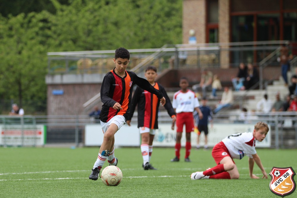 anyboer's tweet photo. @SVC_08 13-1 kampioen na 2-0 overwinning op @svRKDEO 13-4. https://t.co/HhVnyksxEc