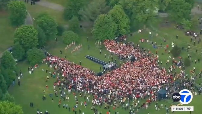 Why is the @GOP so obsessed with lying about crowd size? A day of boasting about 25,000 people showing up for Trump in the Bronx, when aerial photos and reporters present confirm maybe only 1,000 people. thedailybeast.com/aerial-shots-u…