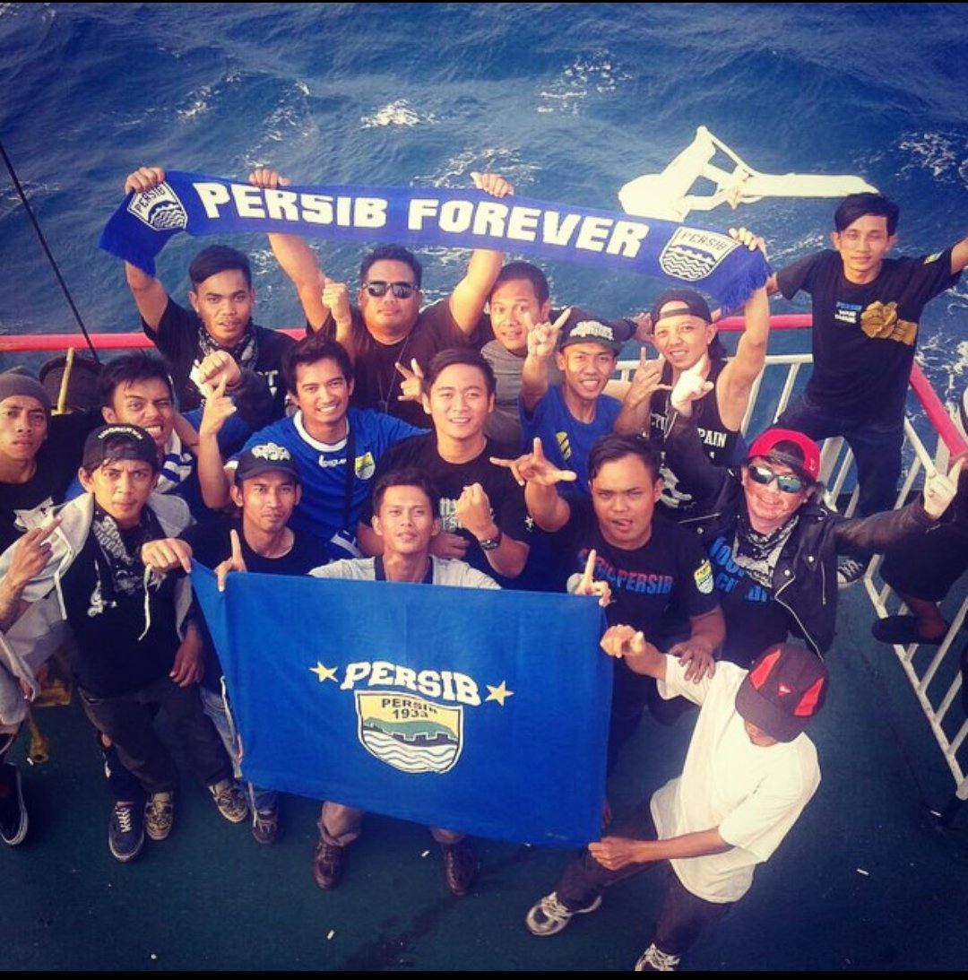 Taun 2014, mayar 250rb bisa bolak balik Bandung-Palembang plus tiket, naek kapal deuih 
Ayeuna mah jang tiket wae teu mahi