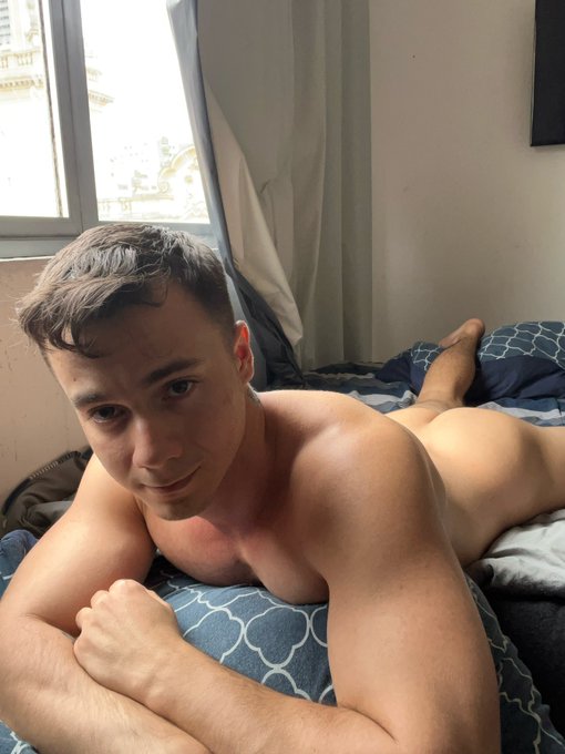 Posso ser seu passivo por uma noite? 😈😜❤️&zwj;🔥 https://t.co/eW0zA4Ni9M