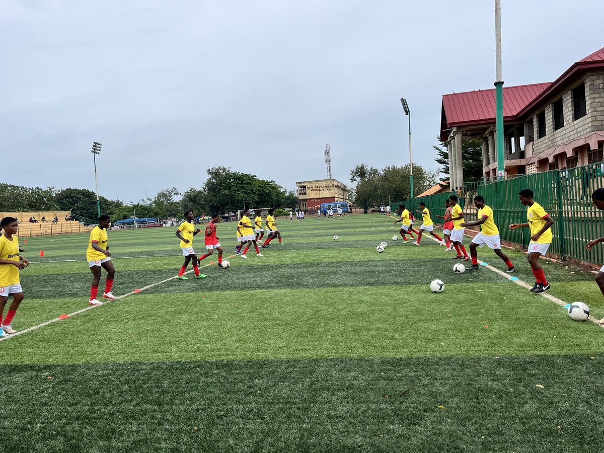 thehighstreetb's tweet photo. Warm up session! 

#KusaSupreme 
#MaltaGuinnessWPL 
#BetwayGh https://t.co/Nwiwy04tlK