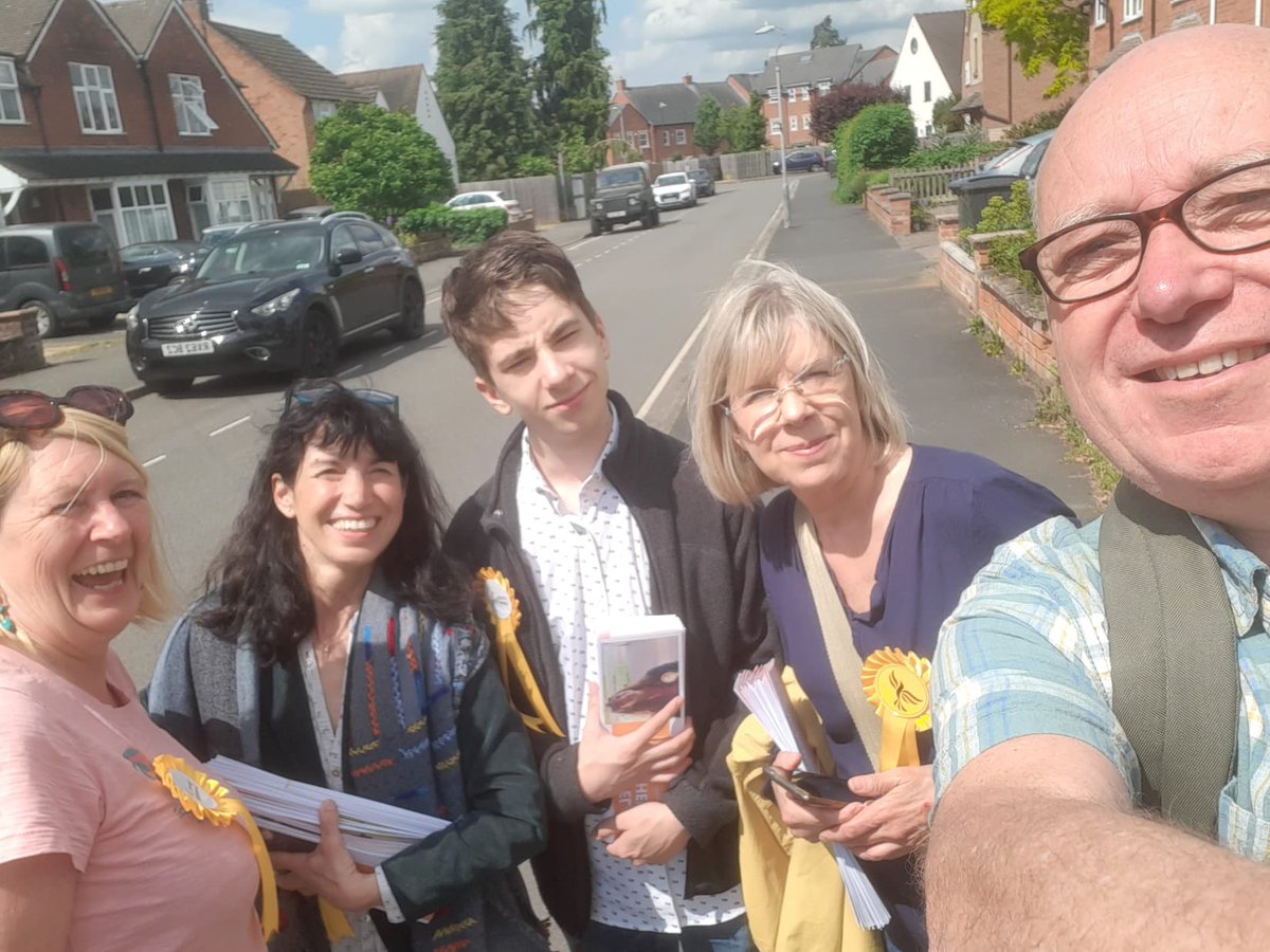 Out campaigning on a beautiful day in Stratford-Upon-Avon with @MP4Stratford @dunc_saboteur Lorraine and Harry for @SuALibDems we don’t even know who the Tory candidate is yet! #GeneralElections2024lection2024