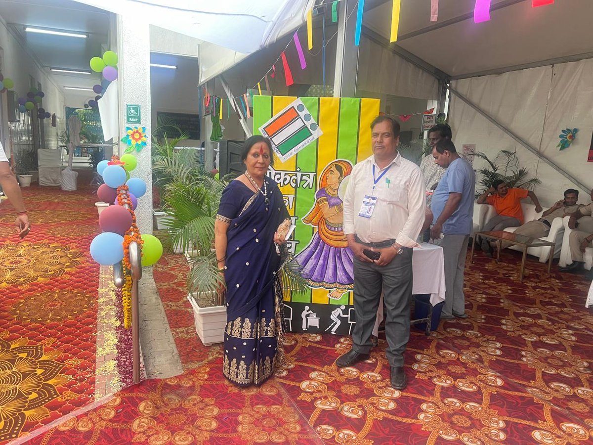 sonal_mansingh's tweet image. Performed my duty towards Democracy &amp;amp; exercises my rights . 
#LoksabhElection #voteformodiji