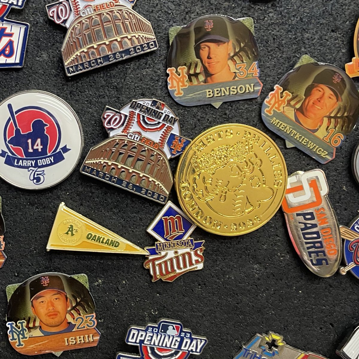 Not gonna be at the park today but i did leave a present at the pin trading booth for y’all today! Get it before it’s gone! #LGM #LondonSeries