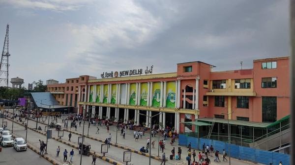 New Delhi Railway Station may close for four years for renovation purpose; trains rerouted to six nearby stations. #feedmile #NDLS #NewDelhi #NewDelhiRailwayStation #Railways #Rail
