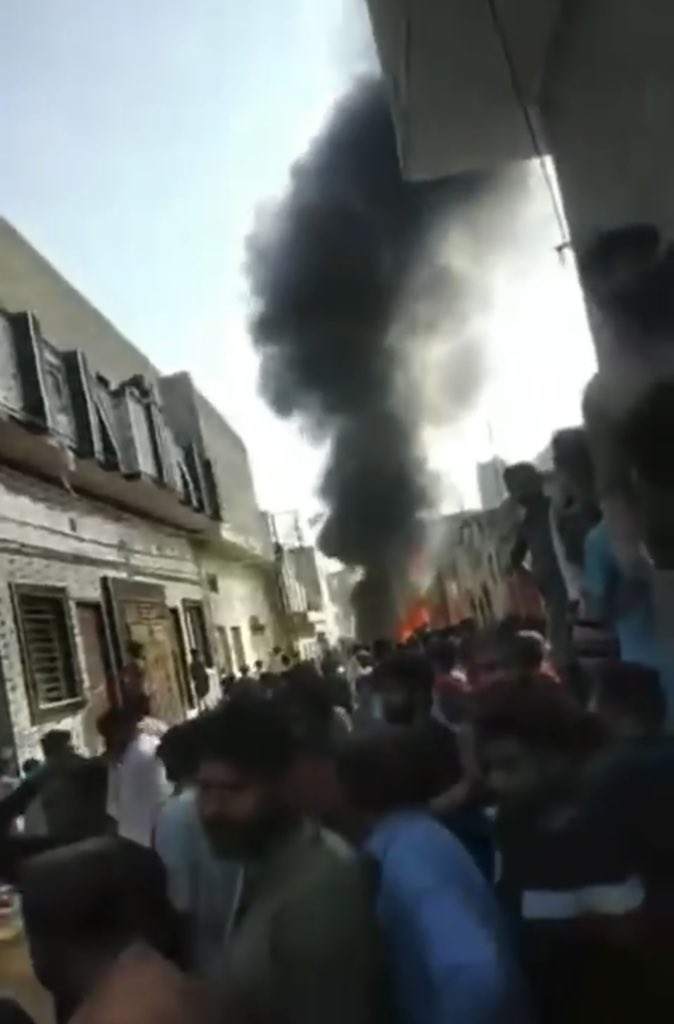 BishopAzadM's tweet image. I am yet again standing in solidarity and grief with the Christians of Sargodha. I strongly condemn today's unfortunate incident in Sargodha which is reminiscent of the violent attacks against Christians in Jaranwala in August last year. It's crucial that any allegation of…