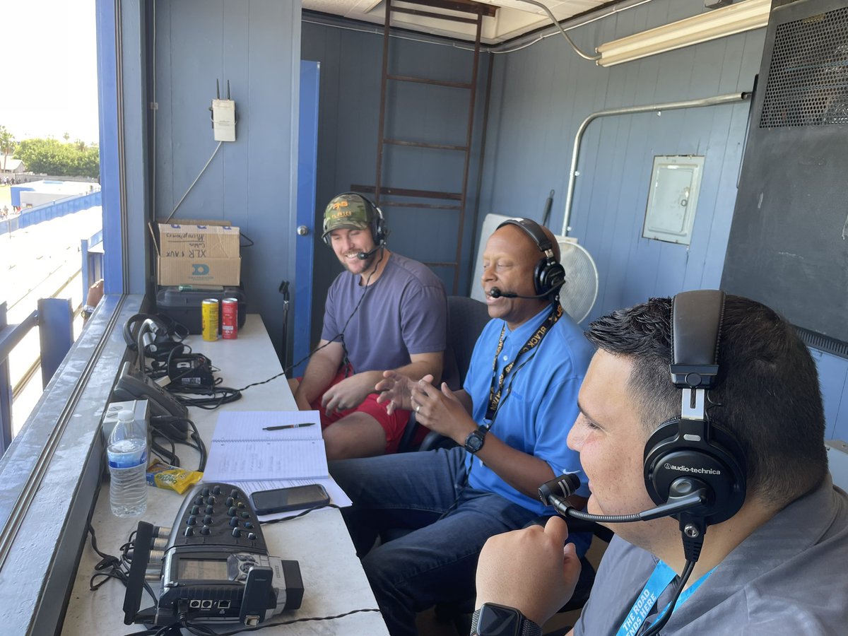 @AZPreps365 @DobsonHigh @gottabelieveac @1580TheFanatic Big thanks to Tolleson’s Rich Wellbrock, Perry’s Joe Ortiz & Diesel Taylor and motivational speaker Lance Thonvold of the Lance Thonvold Group for joining us in the first hour. 👊🏼