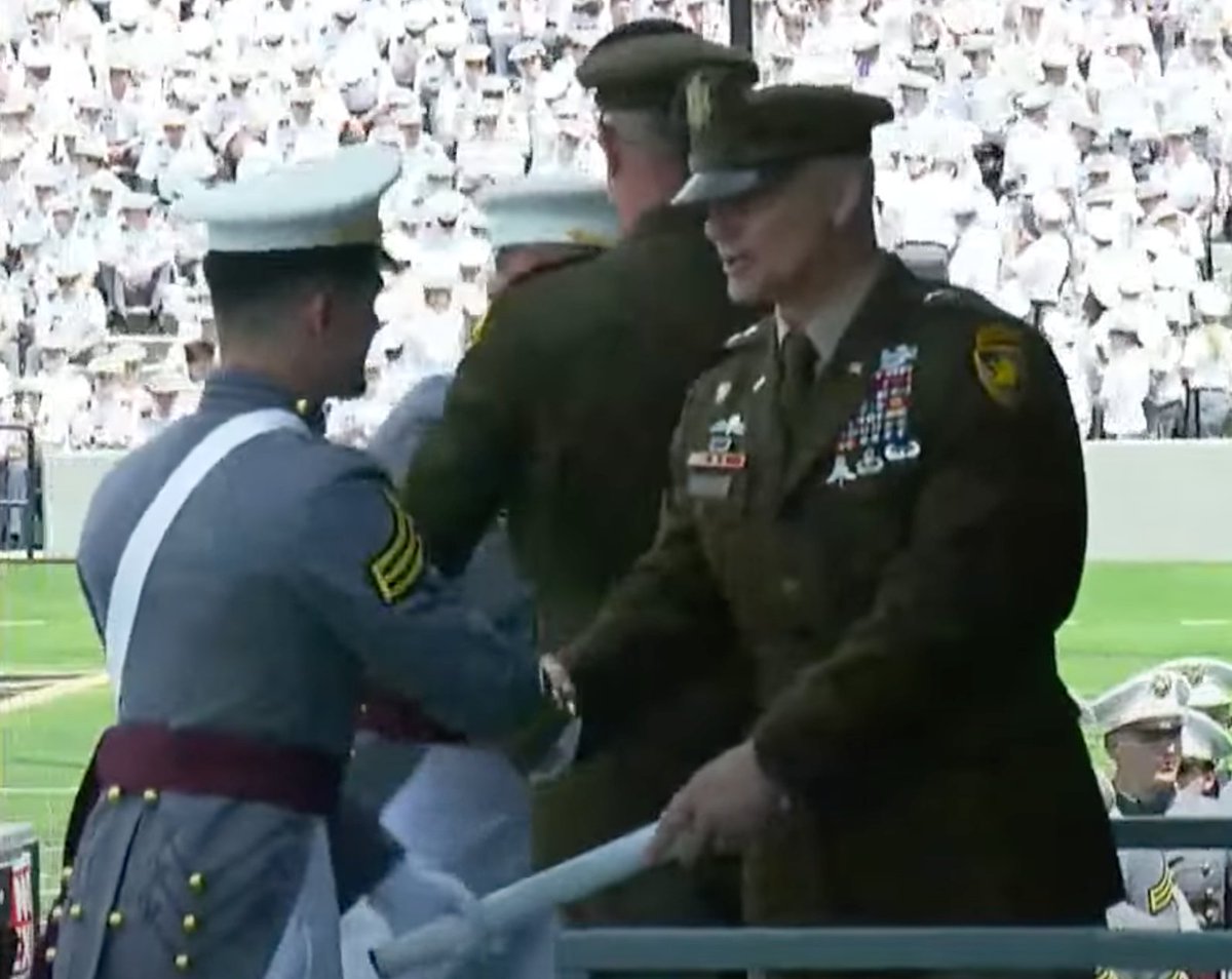 MastNjrotc's tweet photo. Congratulations to Army 2LT Nick Cataneo, MAST '19/USMA '24 on his commissioning today!! Hooah!!!! #GoArmy #MASTStrong @MAST_SandyHook @WestPoint_USMA @NavalServiceTrg https://t.co/5IBekoOmRY