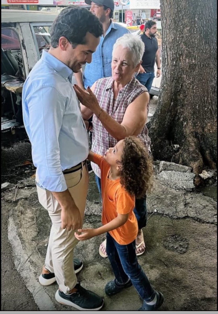 La mirada inocente de un niña inspiró a un hombre joven a vislumbrar un futuro lleno de posibilidades.