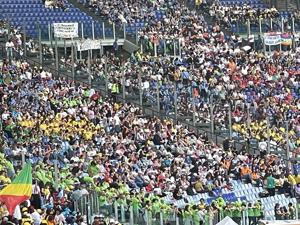 Siamo tantissimi oggi con la Cisl Lazio e con tutti i territori della Regione insieme alla Segretaria Generale Aggiunta della Cisl Daniela Fumarola allo stadio Olimpico di #Roma per ascoltare il Santo Padre Papa Francesco per la prima Giornata Mondiale dei Bambini #25maggio2024