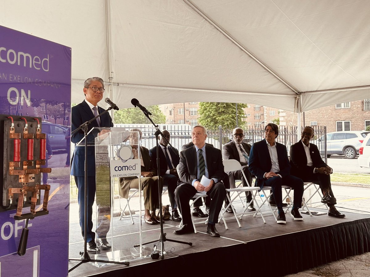 GQenergy's tweet image. We made history in #Bronzeville yesterday! The #Chicago South Side community is now home to one of the nation’s first neighborhood-scale #microgrids. Yet another example of how @ComEd is bringing #cleanenergy technology &amp;amp; opportunities to every community we serve. #justtransition