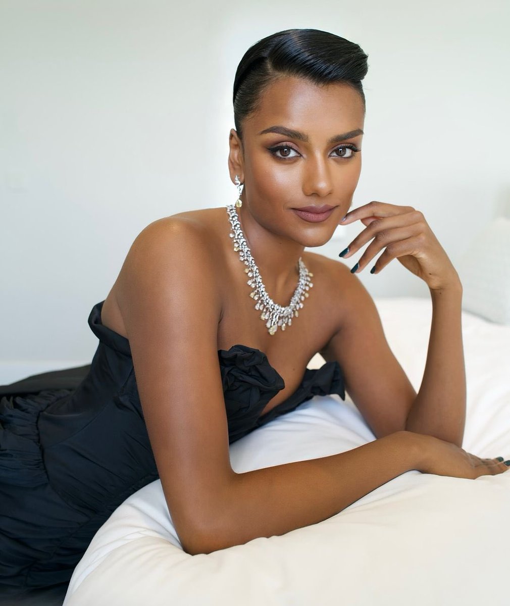 simoneashbr's tweet photo. 📸 PERFEIÇÃO! — Simone Ashley pronta para comparecer a cerimônia de encerramento do Festival de Cinema de Cannes! https://t.co/chkbXPY98q