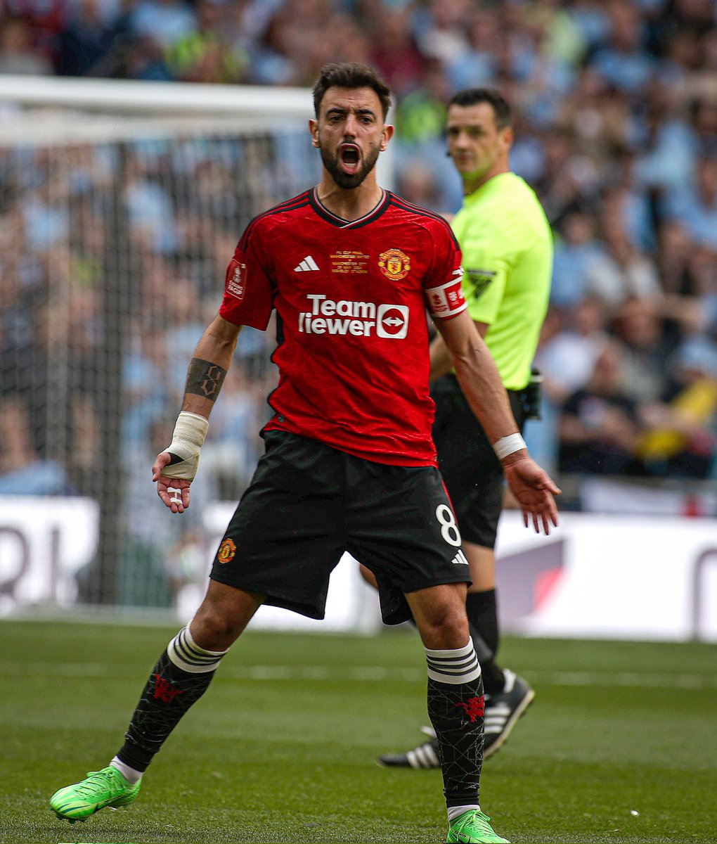 SiaranBolaLive's tweet photo. FT #FACUP #FINAL 

MAN CITY 1-2 MAN UNITED
⚽️ DOKU 87'
--
⚽️ GARNACHO 30'
⚽️ MAINOO 39'

MANCHESTER UNITED JUARA FACUP 2023/2024
MAN UNITED PUNYA TROPHY 🏆 https://t.co/ZBy1iZoeJx