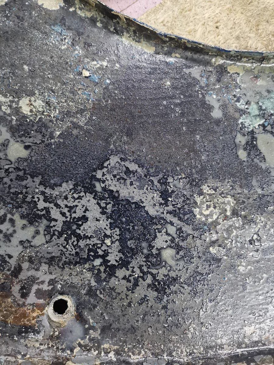 Посетили калужскую мастерскую и проверили, как идёт очистка букв двух советских вывесок «Одежда» (fondvnimanie.ru/project/795/vy…).

Почему мы в восторге от хода работ и пятнистости вывесок, читайте в материале: fondvnimanie.ru/news/1950

Мы очень хотим, чтобы… t2p.pw/zMRc0xDi7Y