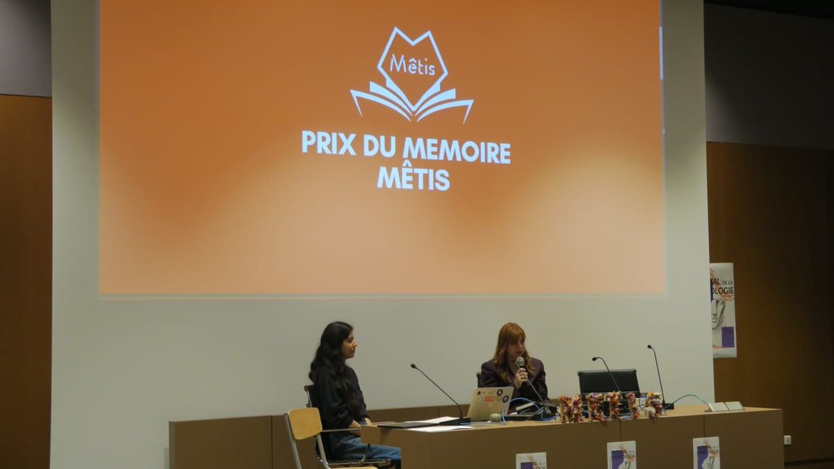 FESTIVAL DE LA MUSEOLOGIE - Remise du Prix du Mémoire Mêtis

👑Prix : Isabelle Guerrero (Les expositions devant le défi du réchauffement climatique. Accompagner la transition et ses imaginaires).

🎉Mention spéciale : Pauline Hutin.

Le Prix 👉🏾 metis-lab.com/le-prix-du-mem…
