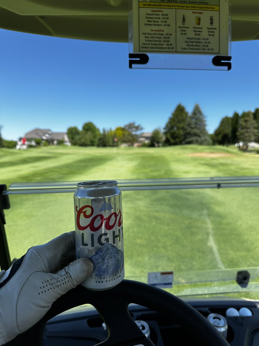 andrew2waller's tweet photo. Blue mountains and golf @BarstoolBigCat @PFTCommenter @hen_ease https://t.co/ZyvNcoRPVH