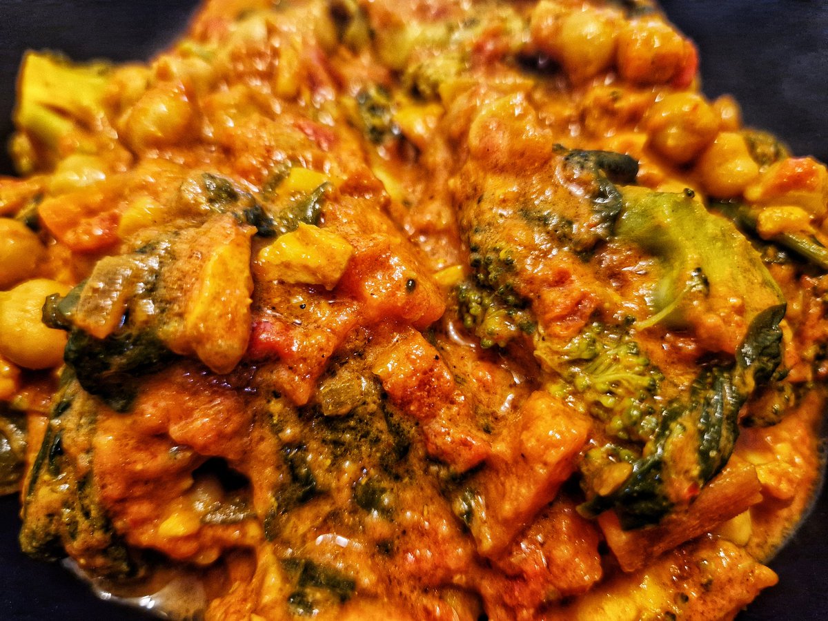 #KeinKantinentweet
Fisch Curry mit Lachs, Spinat, Brokkoli, Möhren und Kichererbsen 😋