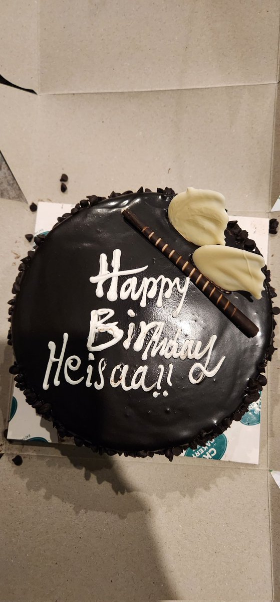 Twitter friends got me cakes, jersey, food, ice-cream and so much more that they're my irl's now 😂